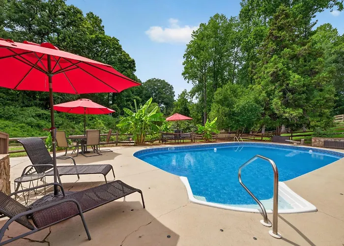 Hickory Cottage Unit W/ Pool & Fire Pit!